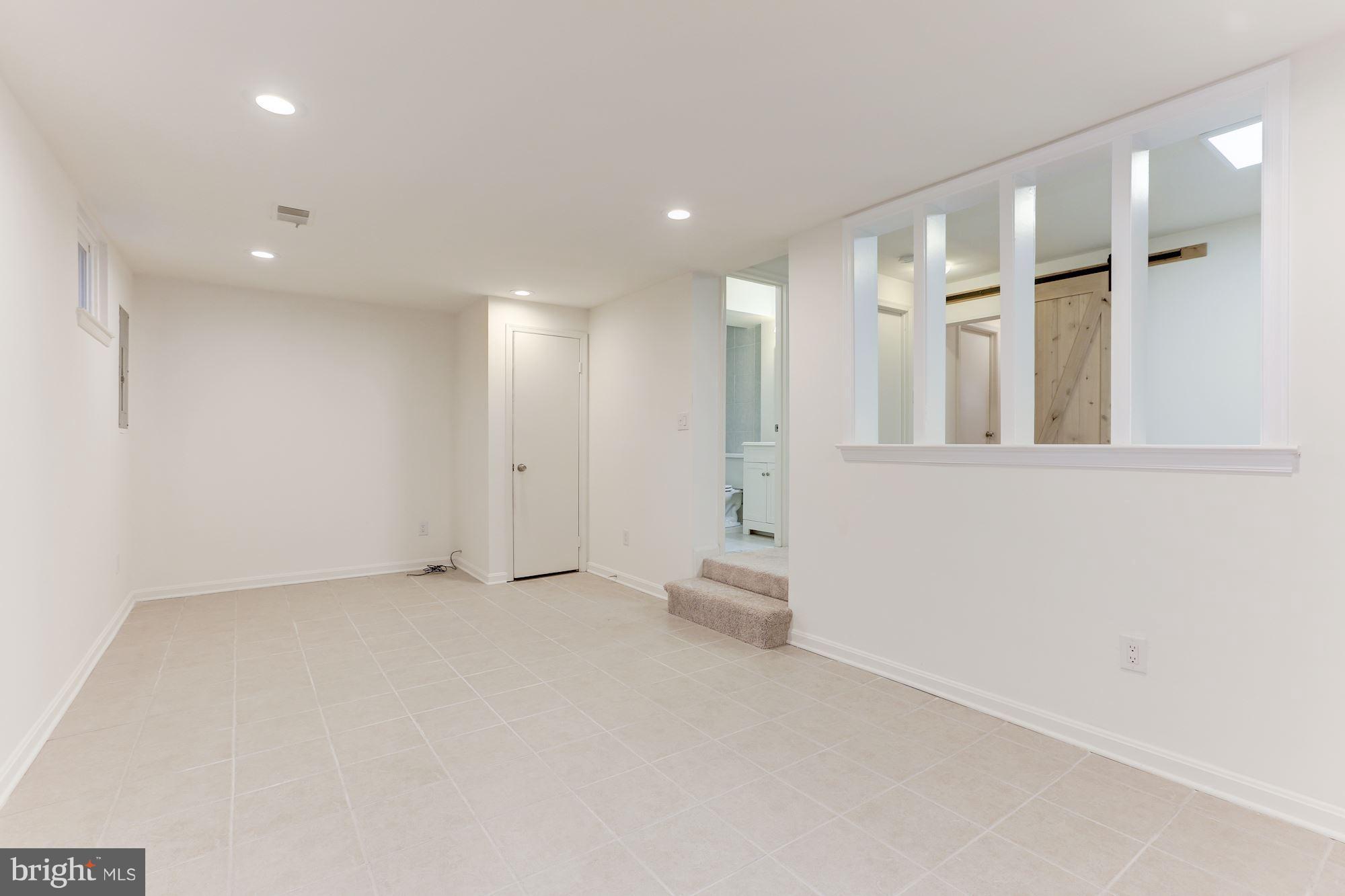 LAKE DEVEREUX - Residential