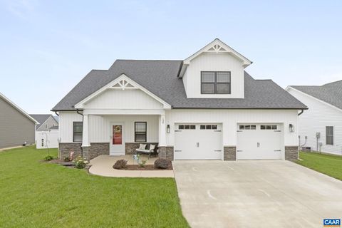 138 LINDBURGH DR WAYNESBORO VA 22980