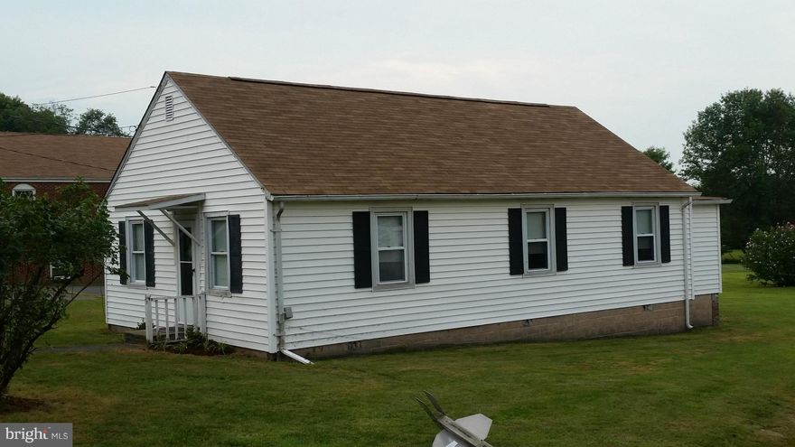 Cozy and well maintained 3 bedroom 1 bath single level home on corner lot. Pets are considered on a case-by-case basis. No smokers, please.  A great location in the country setting of Fauquier County but close to Prince William for commuters. Tenants pay $102 per month for public water & sewer.