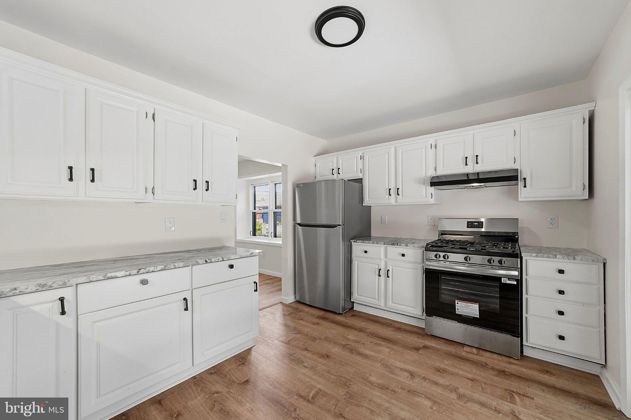 18 W 6TH AVENUE