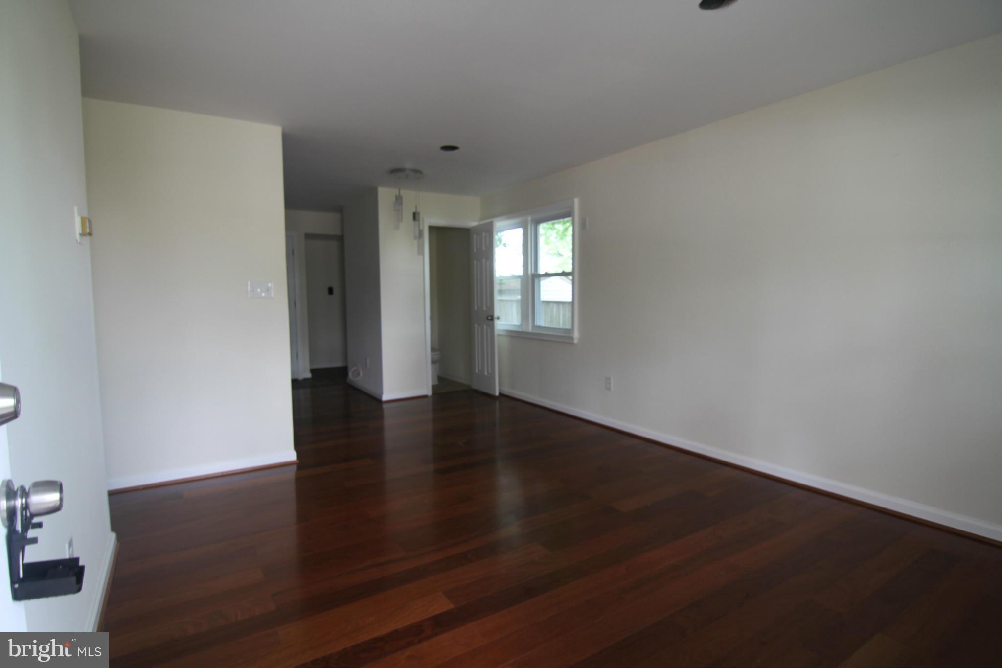 SOUTH LAWN - Residential