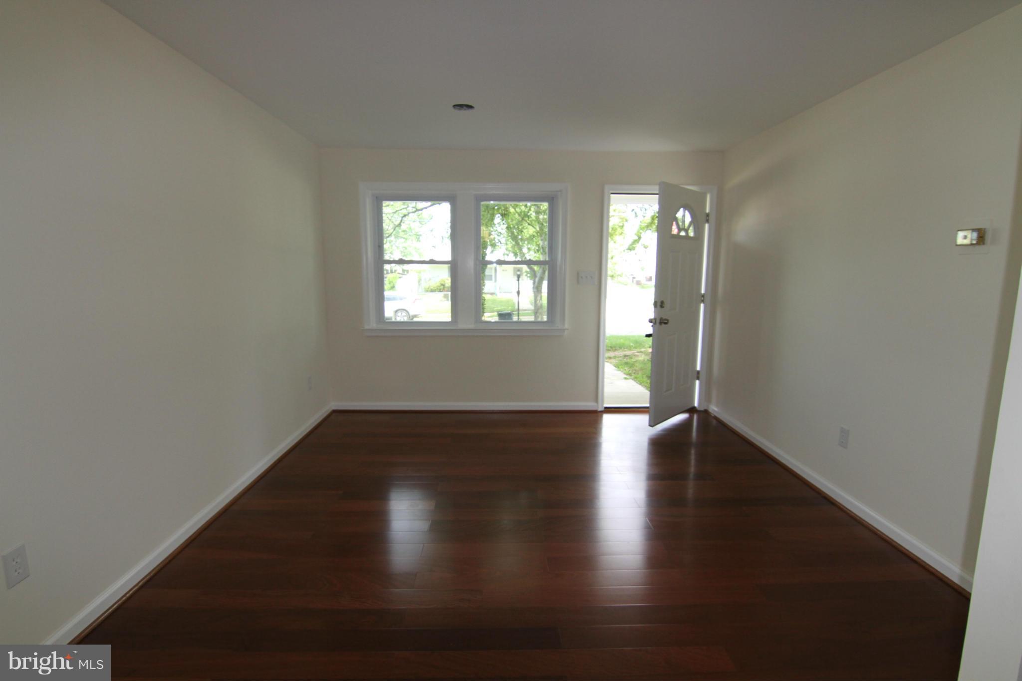 SOUTH LAWN - Residential