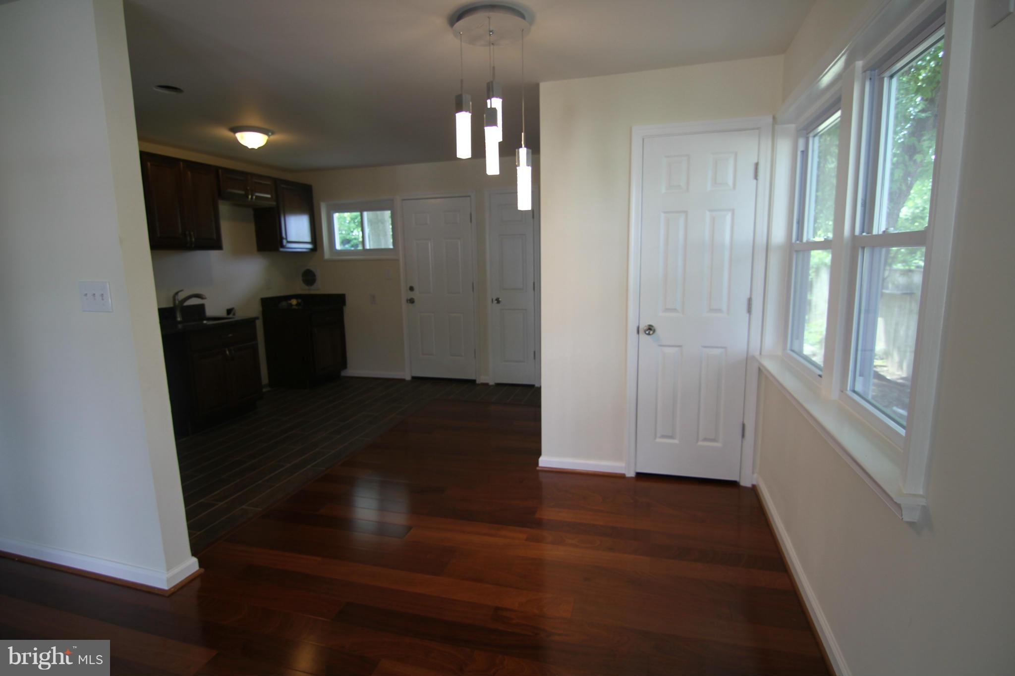 SOUTH LAWN - Residential