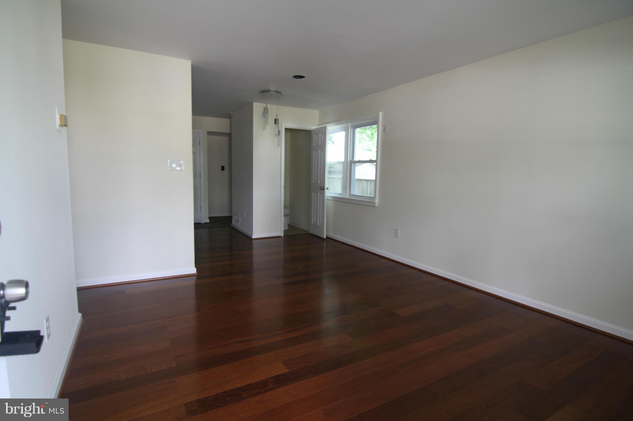 SOUTH LAWN - Residential