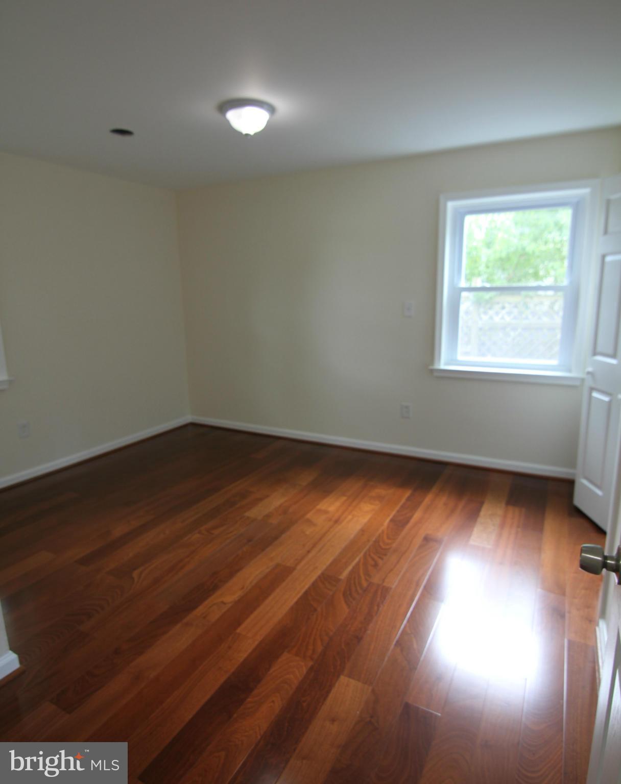 SOUTH LAWN - Residential