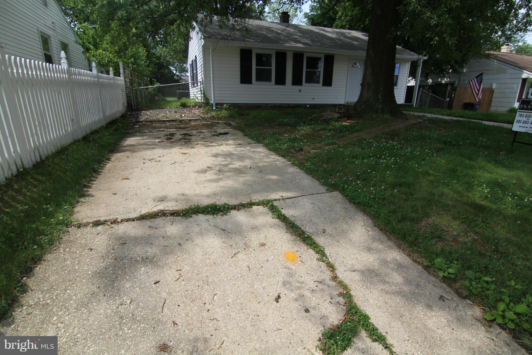 SOUTH LAWN - Residential