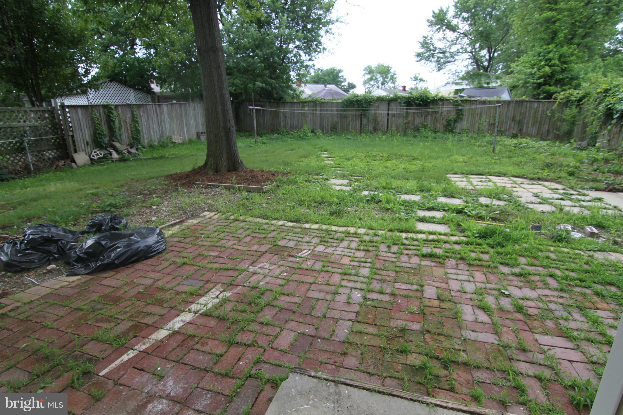 SOUTH LAWN - Residential