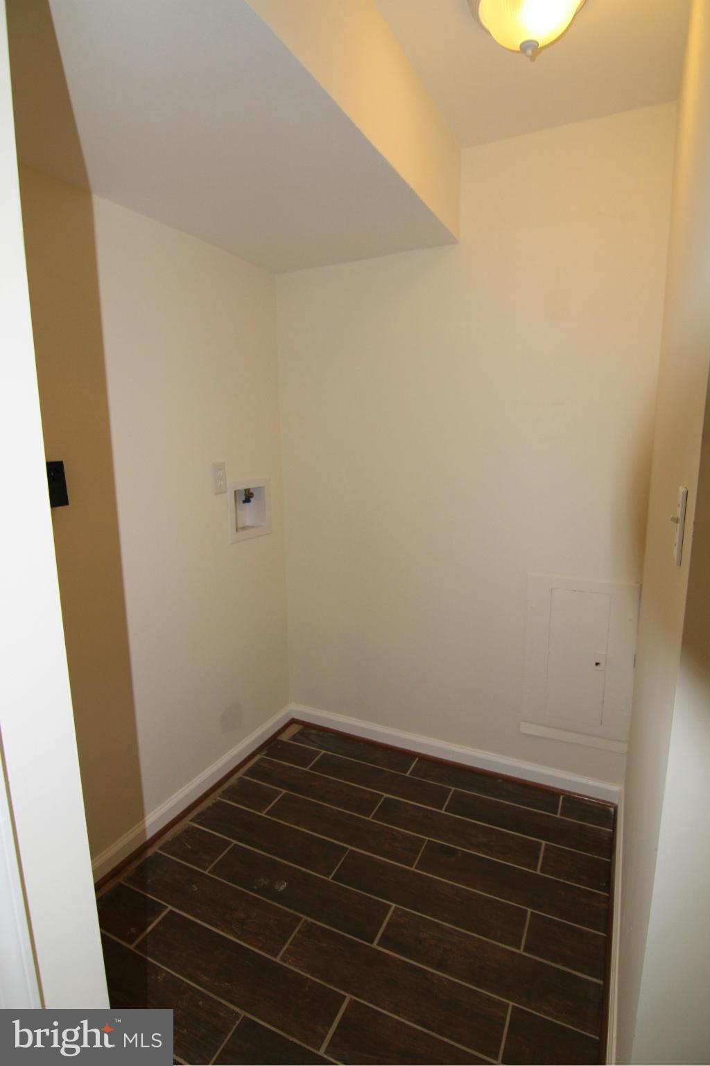 SOUTH LAWN - Residential