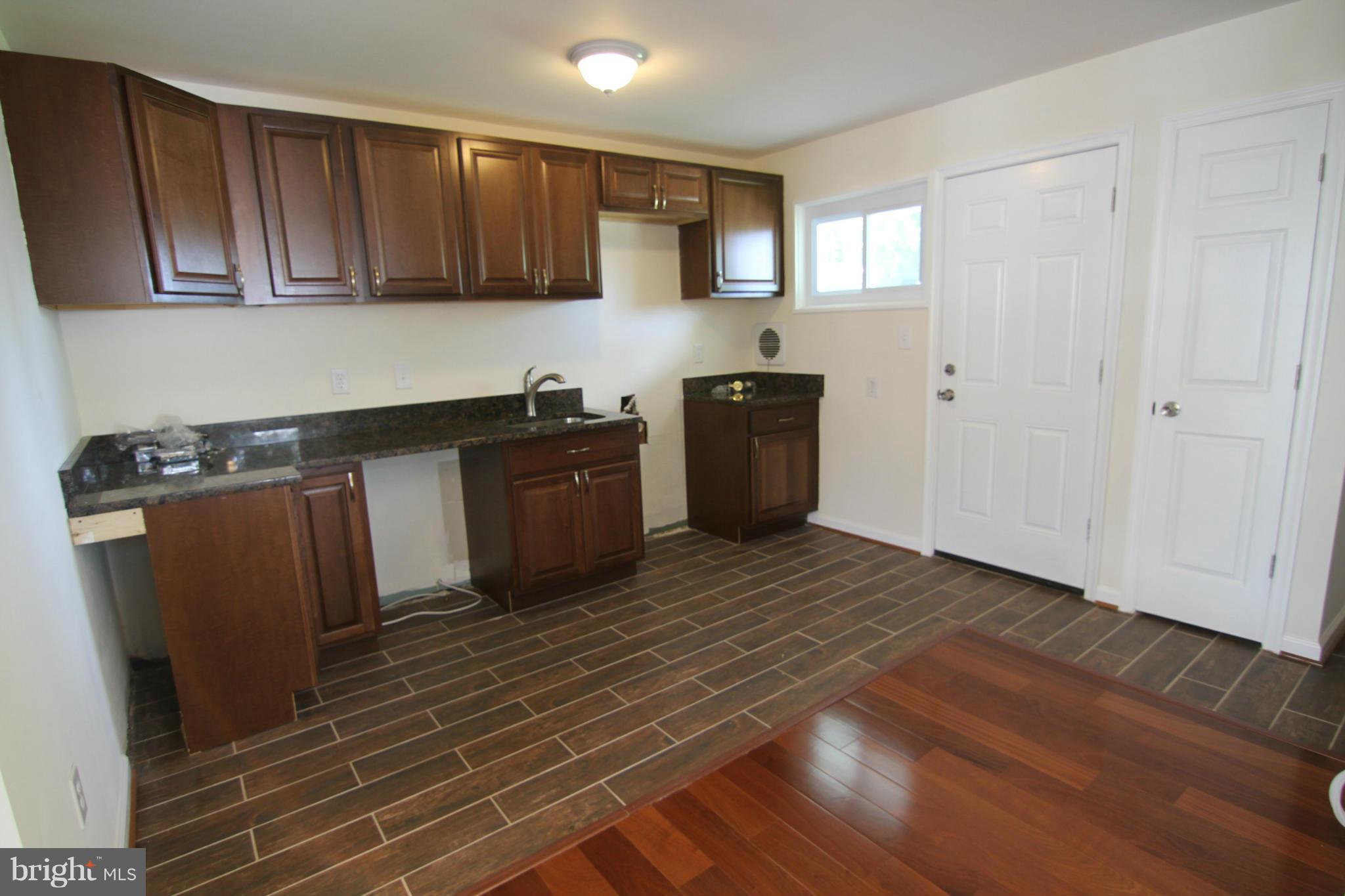 SOUTH LAWN - Residential