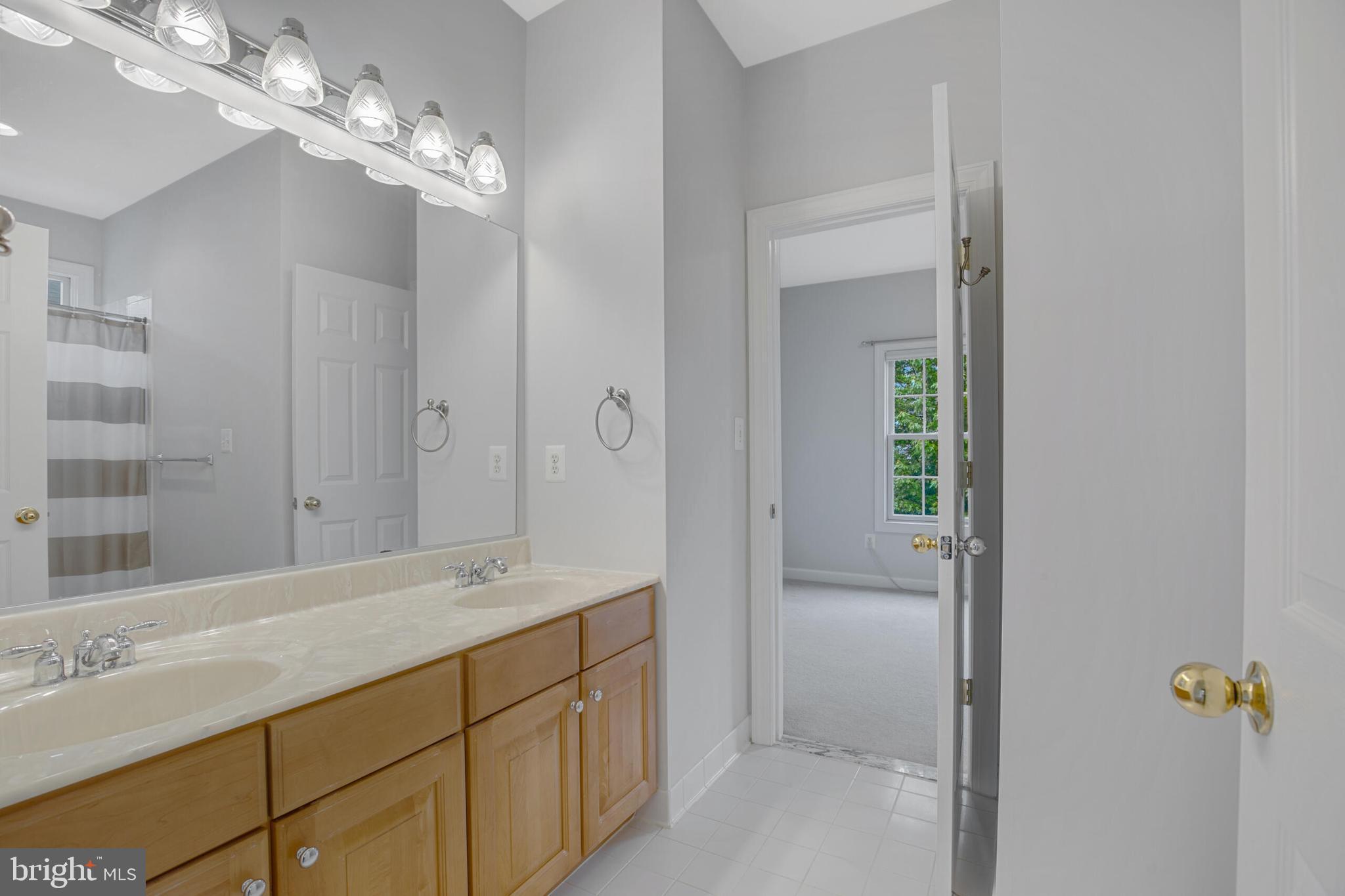 DUNN LORING - Residential