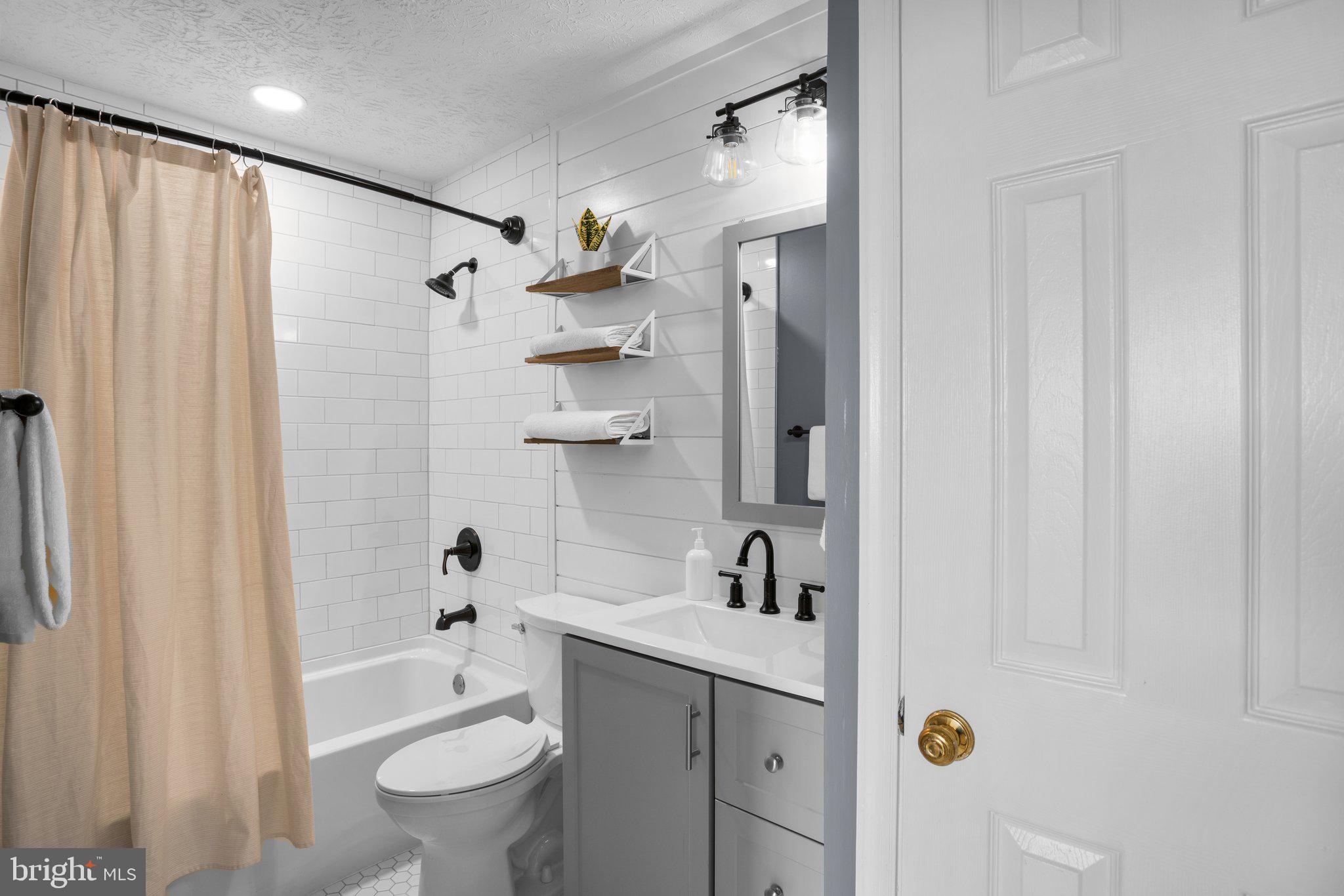 ELKRIDGE TOWN CENTER - Residential