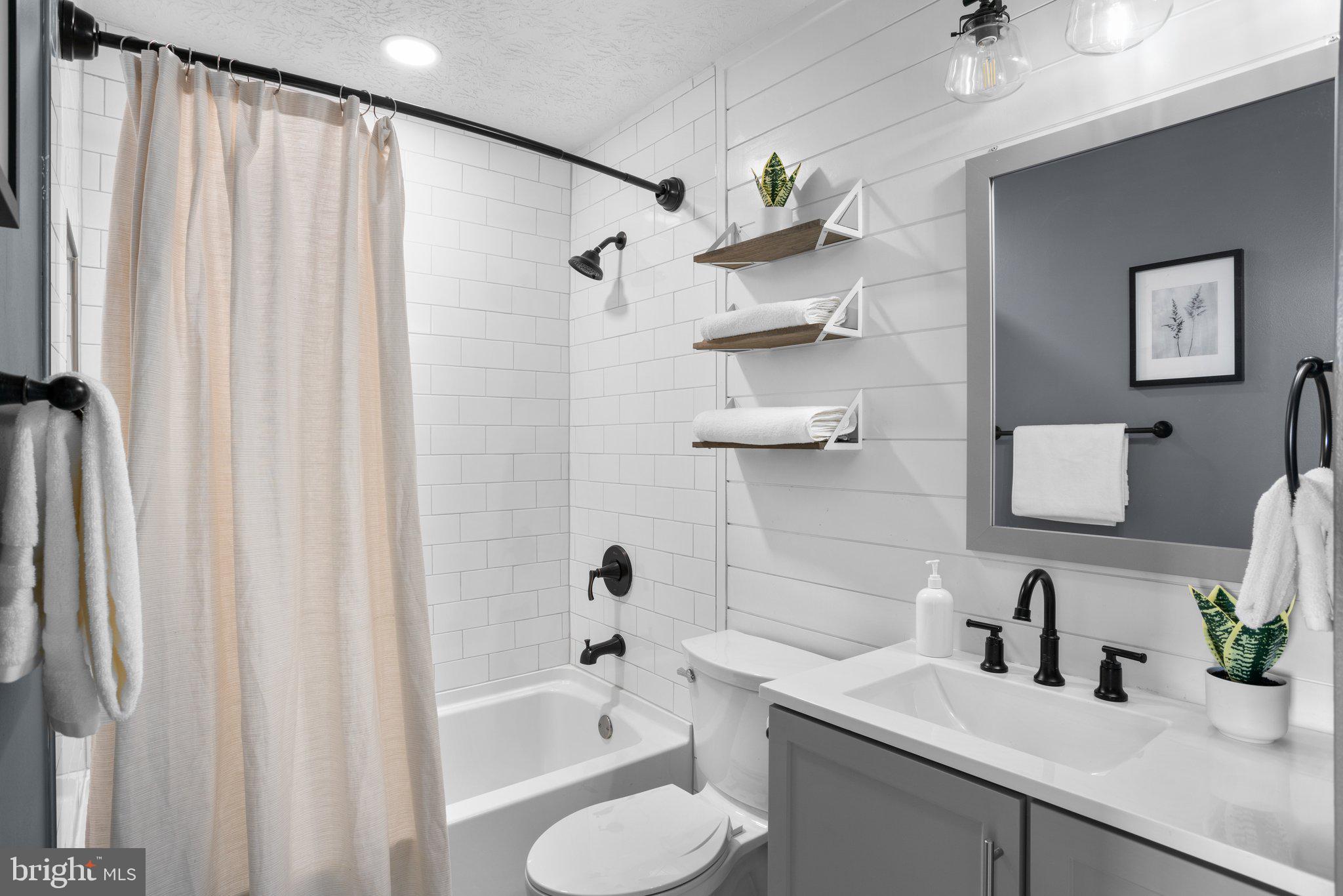 ELKRIDGE TOWN CENTER - Residential