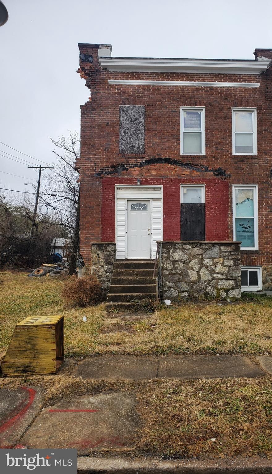 Big 4 Bedrooms, 1Bath, unfinished basement Some renovation done
Little TLC and ready for a beautiful renovation home for sale or investment!
Sold As-Is.  Seller will make no repairs!  Showings 48 hours notice; appointment only.