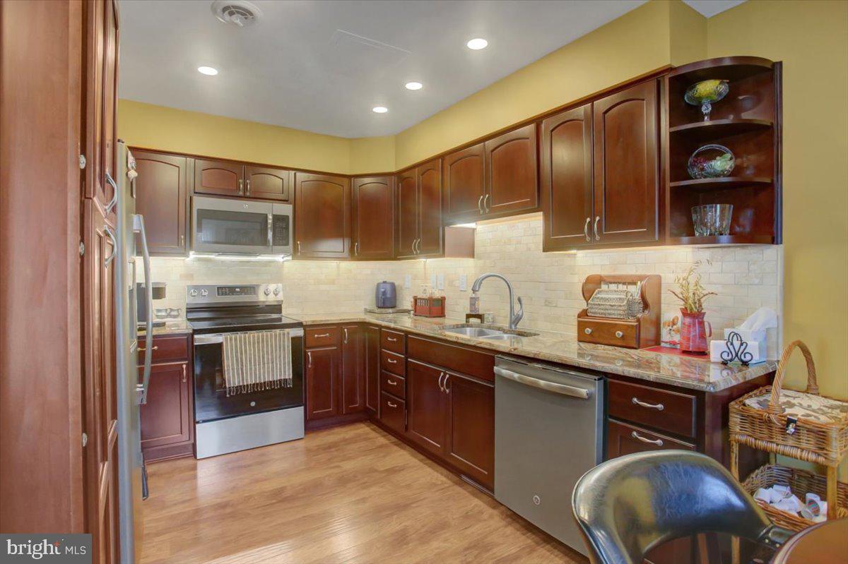 DELANCEY COURT - Residential