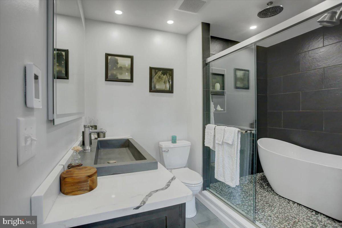 DELANCEY COURT - Residential