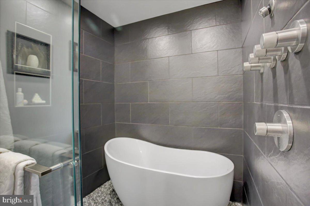 DELANCEY COURT - Residential