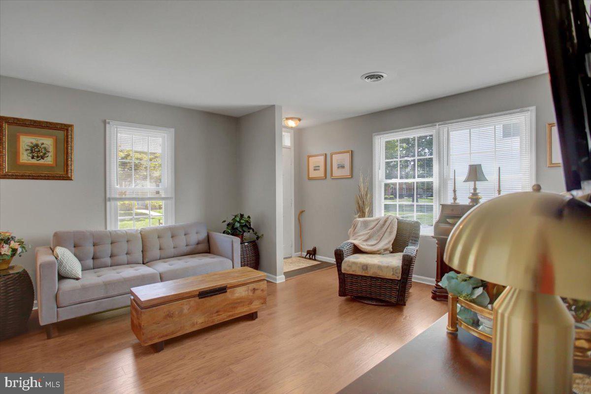 453 DELANCEY COURT