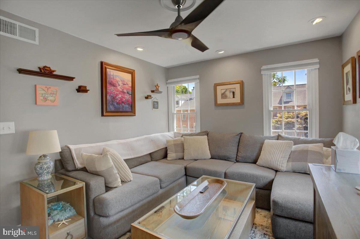 DELANCEY COURT - Residential