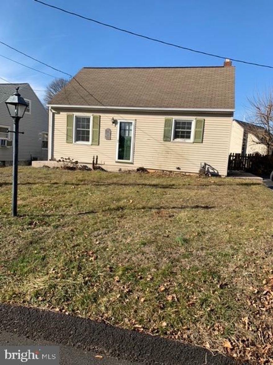 Very cute bungalow in Central School District. 3br/1Ba. Fenced in yard. Finished basement.

Credit needs to be at least  a 620.