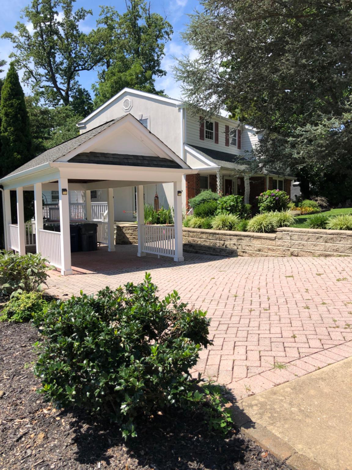 659 ROBERTS AVENUE