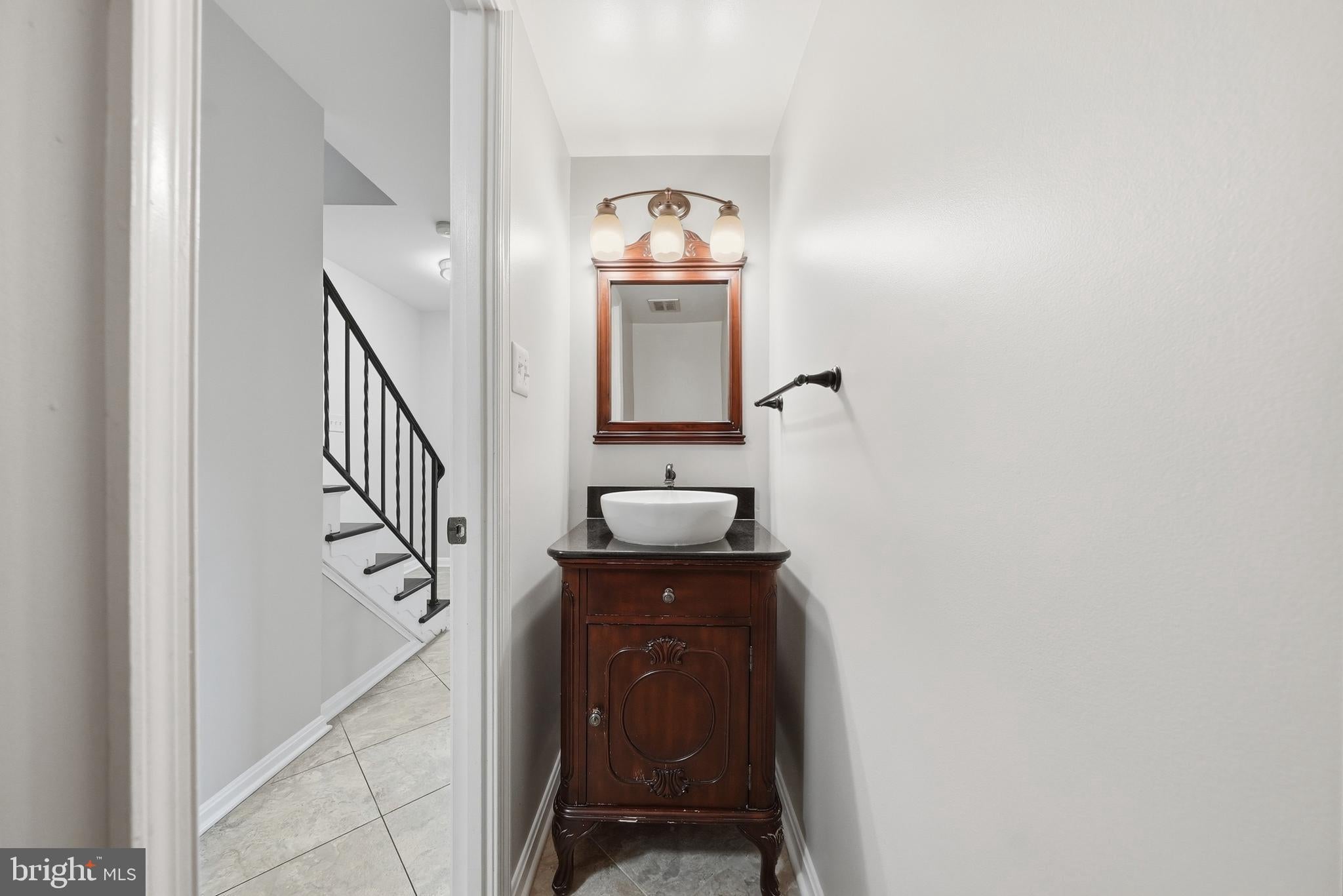 2816 BALLIETT COURT