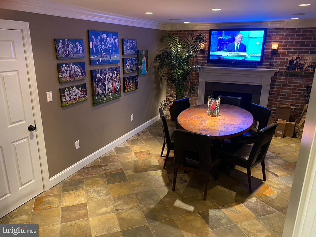 ASHTON WELLS - Residential