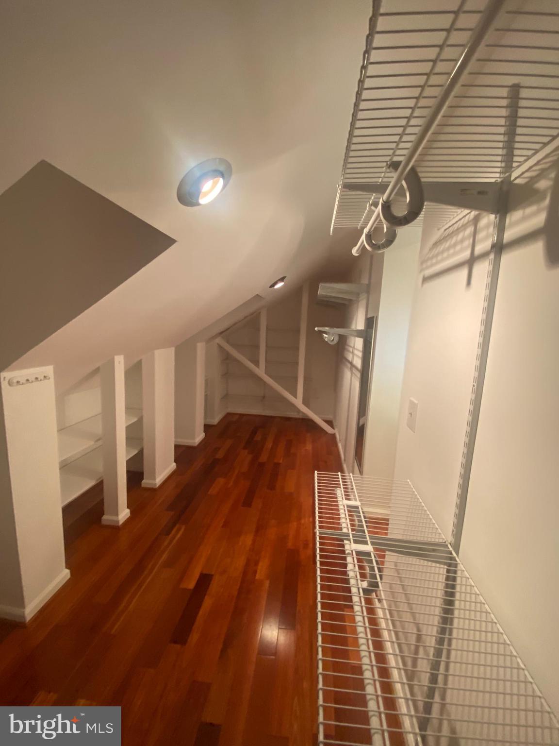 ASHTON WELLS - Residential