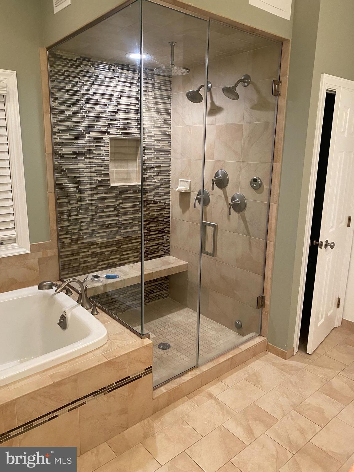 ASHTON WELLS - Residential