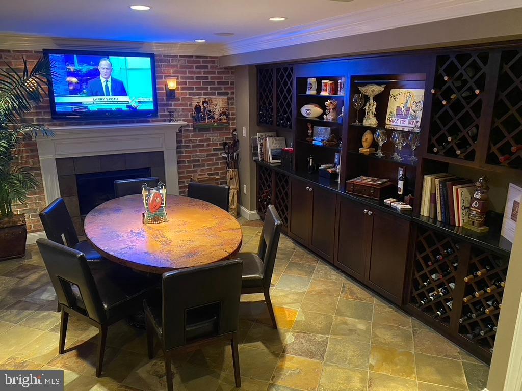 ASHTON WELLS - Residential