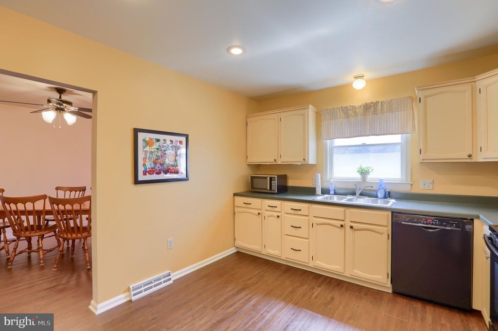 Photo of 1550 PUTNAM DR, LANCASTER, PA 17602 (MLS # PALA2032974)