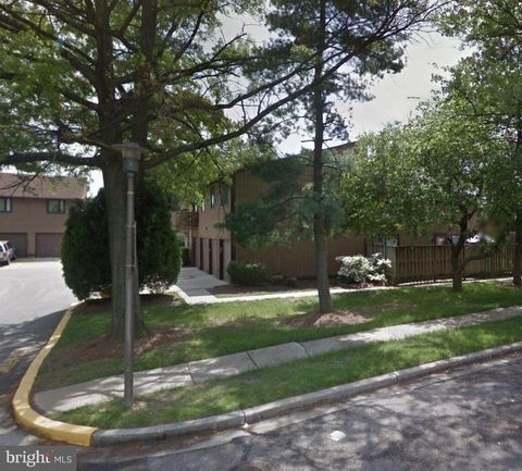 Condo For Sale - 596 West Court<br/> GLEN BURNIE, MD 21061