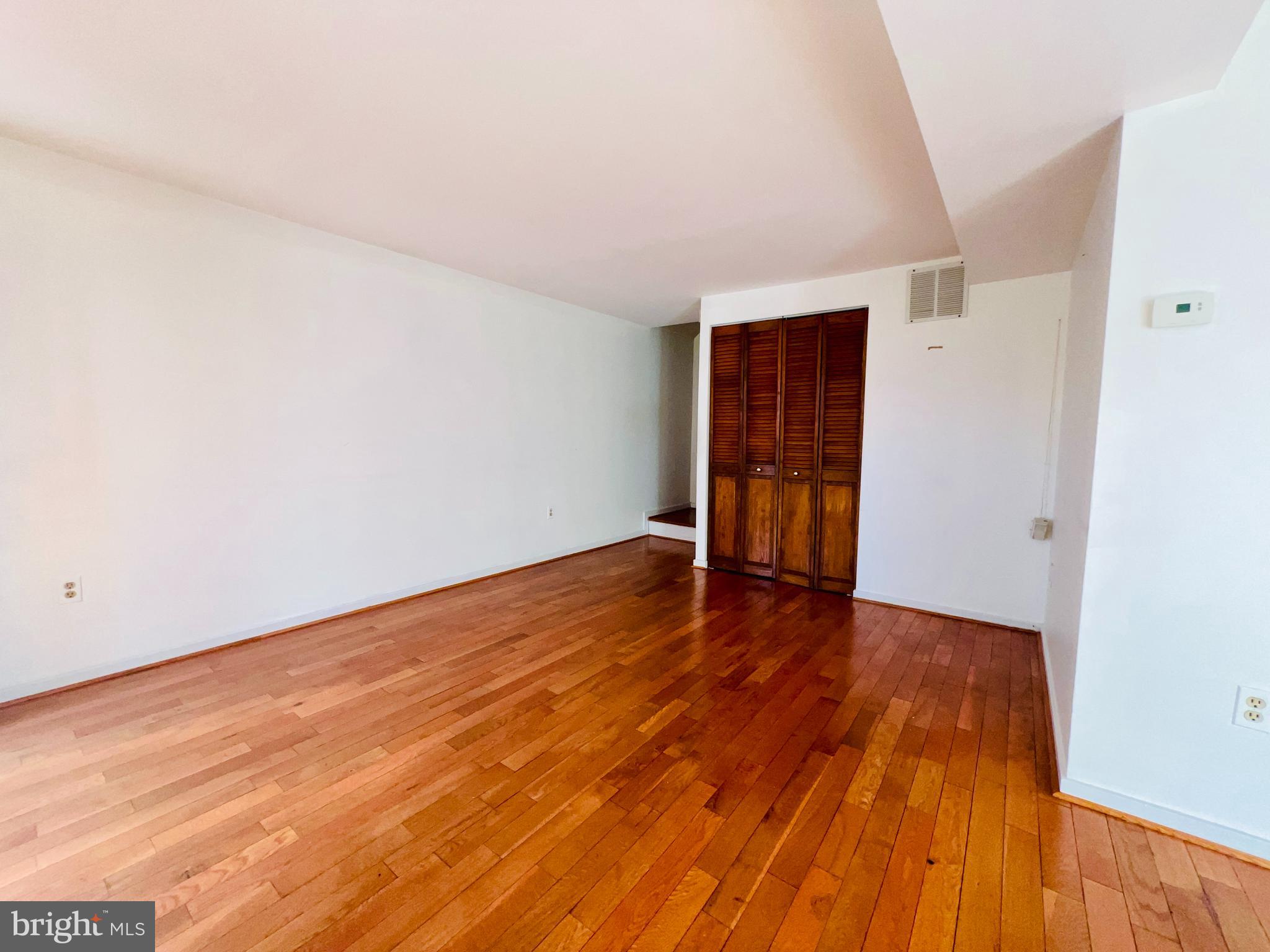 WOODSIDE SQUARE - Residential