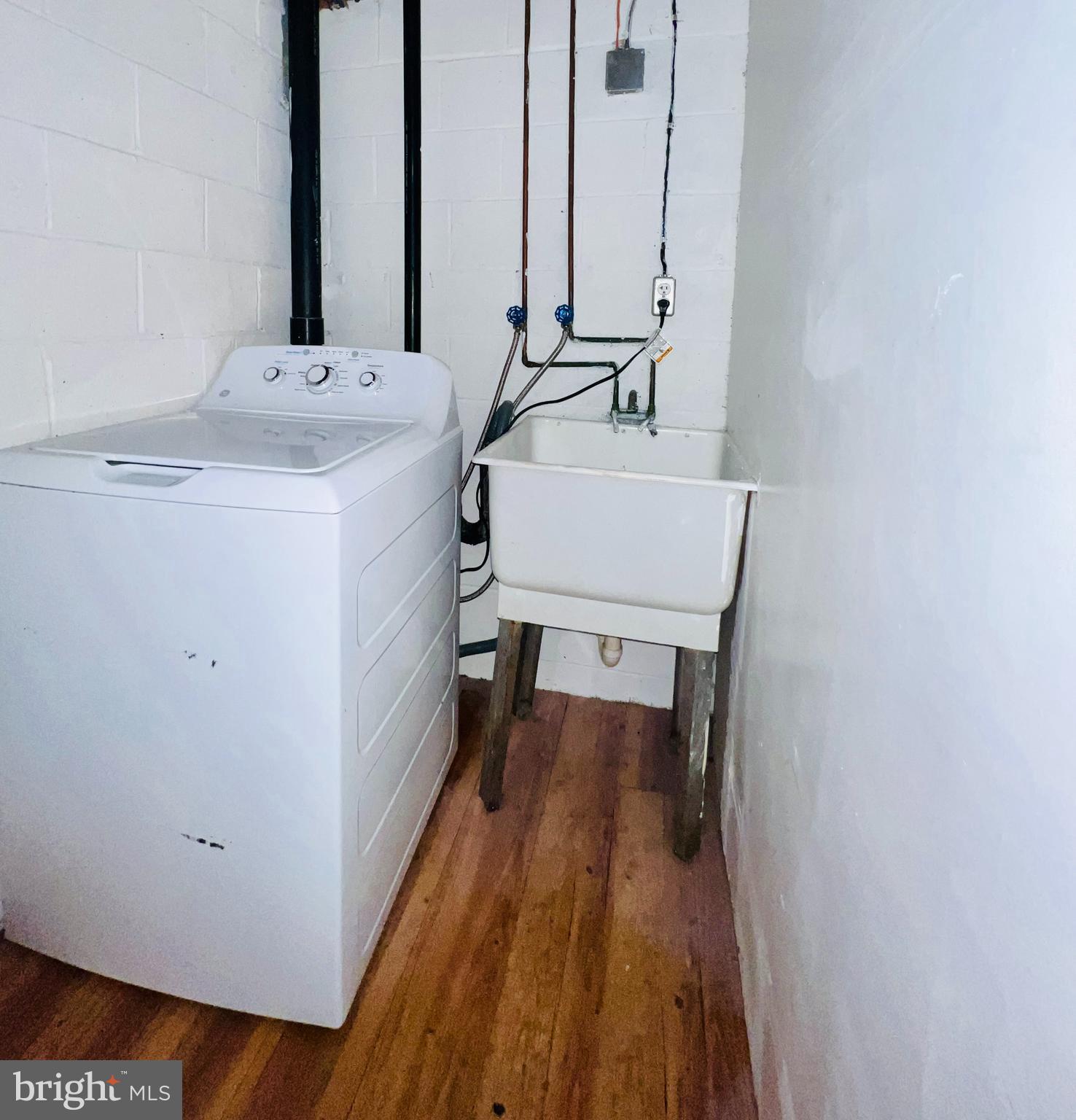 WOODSIDE SQUARE - Residential