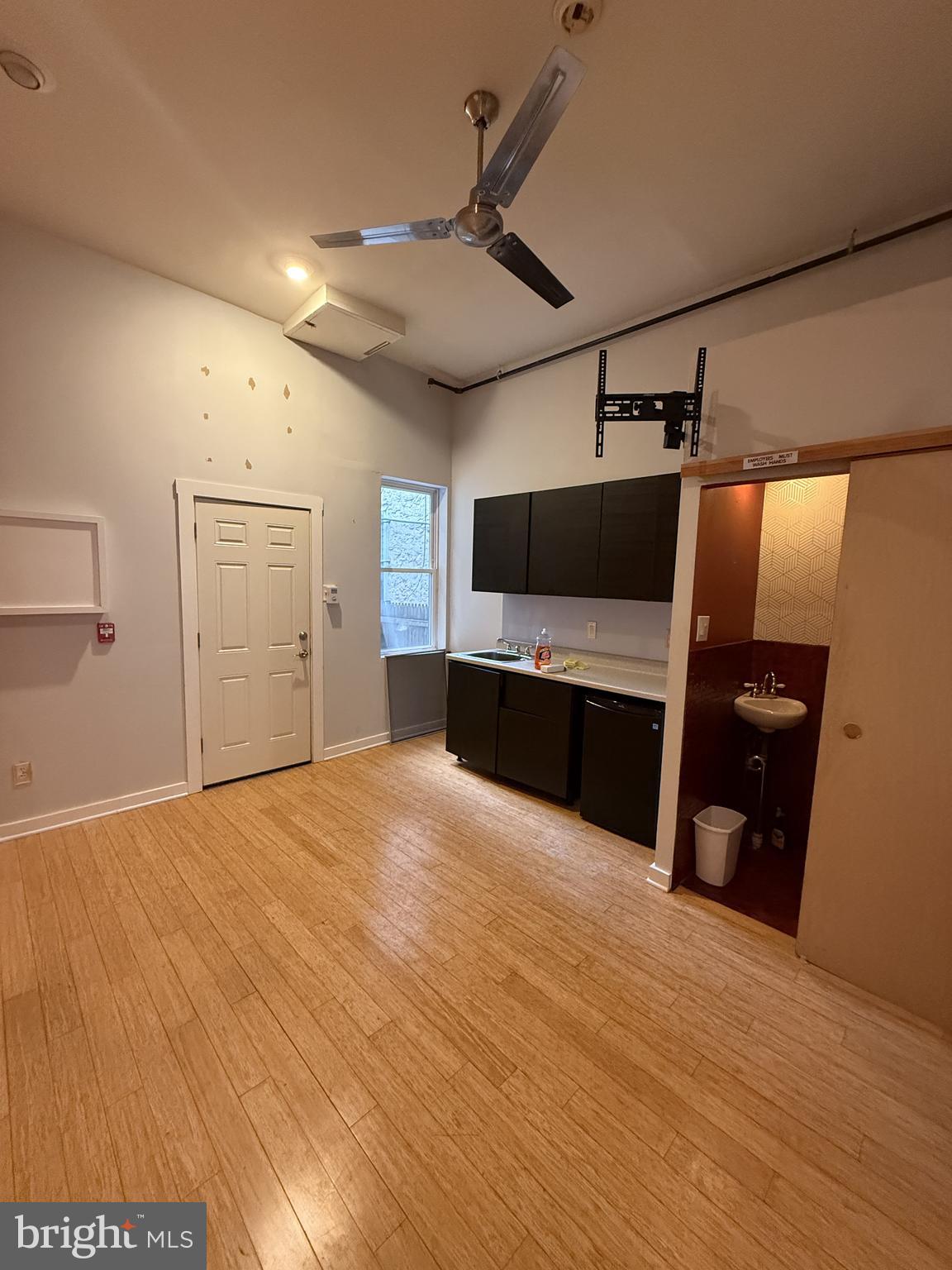 UNIVERSITY CITY - Commercial Lease