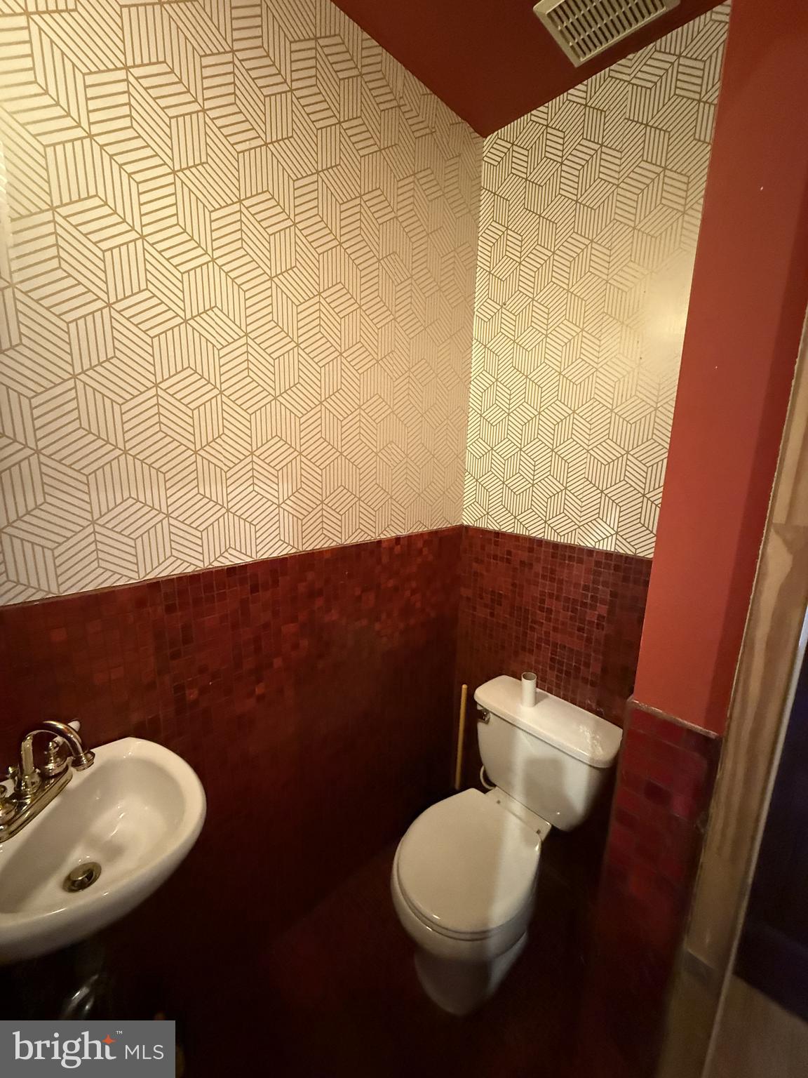 UNIVERSITY CITY - Commercial Lease