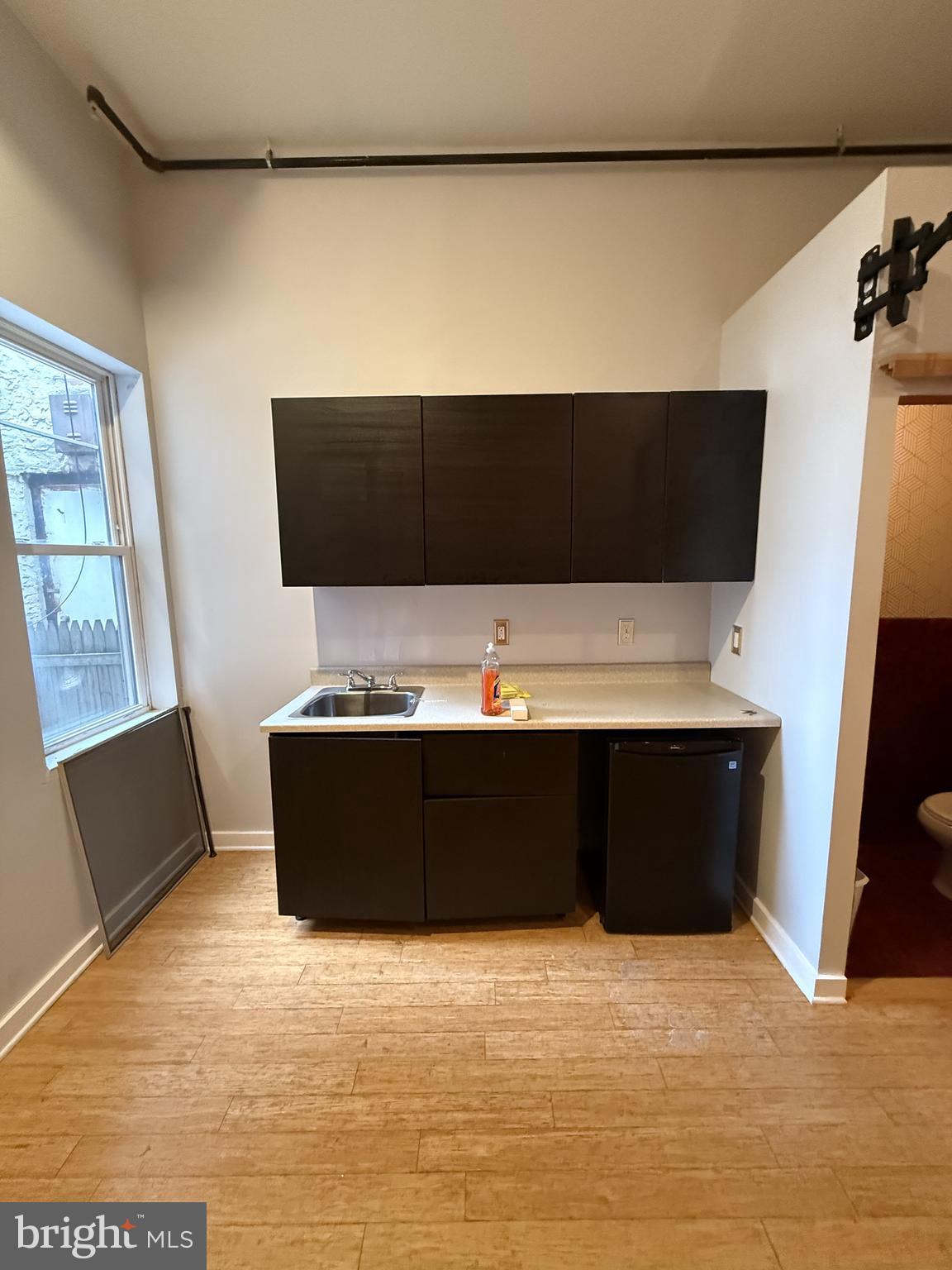 UNIVERSITY CITY - Commercial Lease