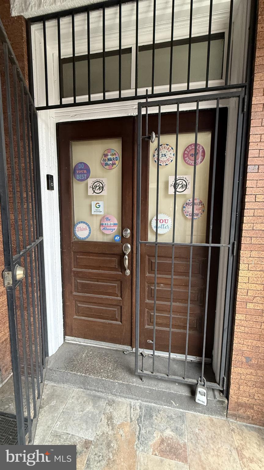 UNIVERSITY CITY - Commercial Lease