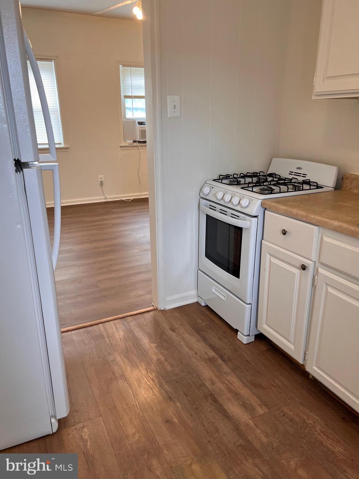 Welcome home to this Cozy, 2nd floor apartment unit for lease! Freshly painted with hardwood floors throughout. Water Included!
