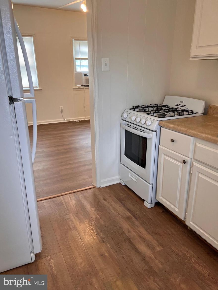 BACK ON THE MARKET. Welcome home to this Cozy, 2nd floor apartment unit for lease! Freshly painted with hardwood floors throughout. Water Included!