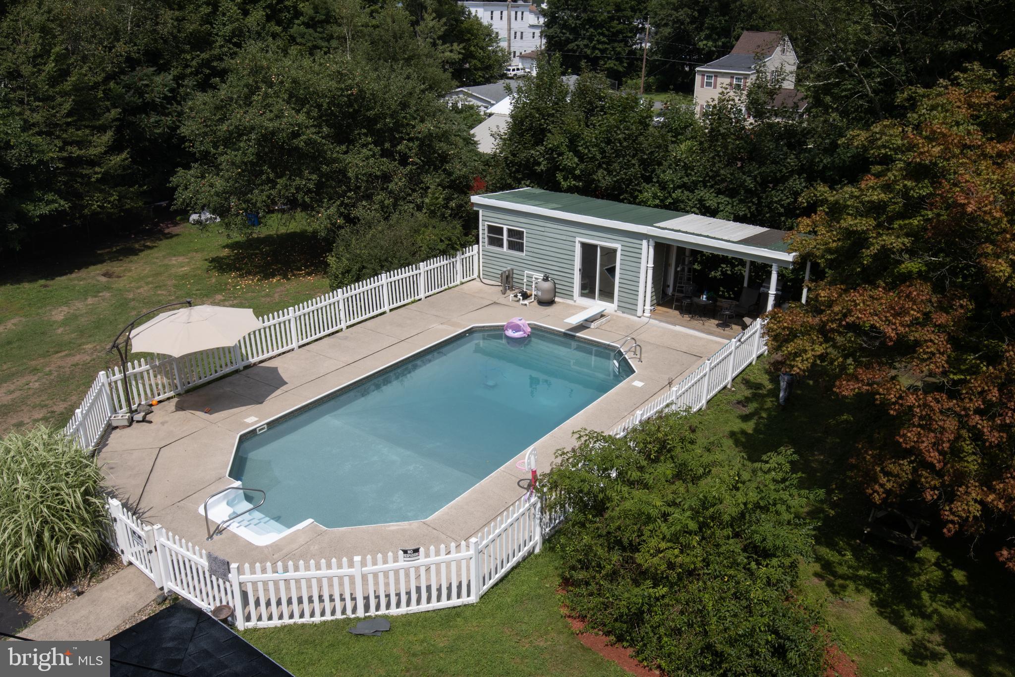 2406 RAILROAD STREET