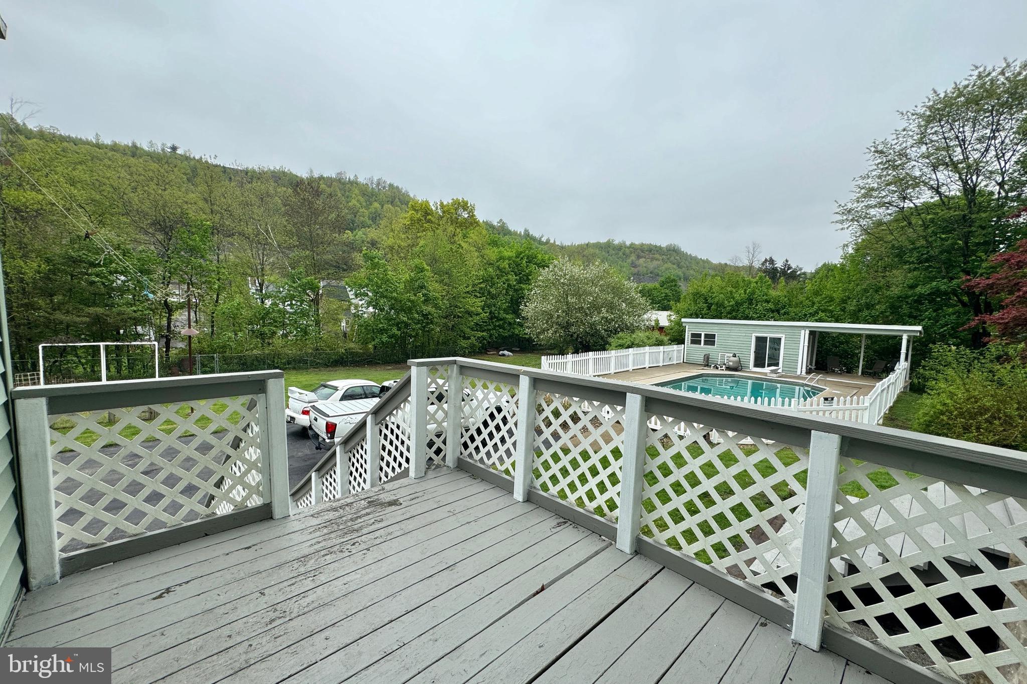 2406 RAILROAD STREET