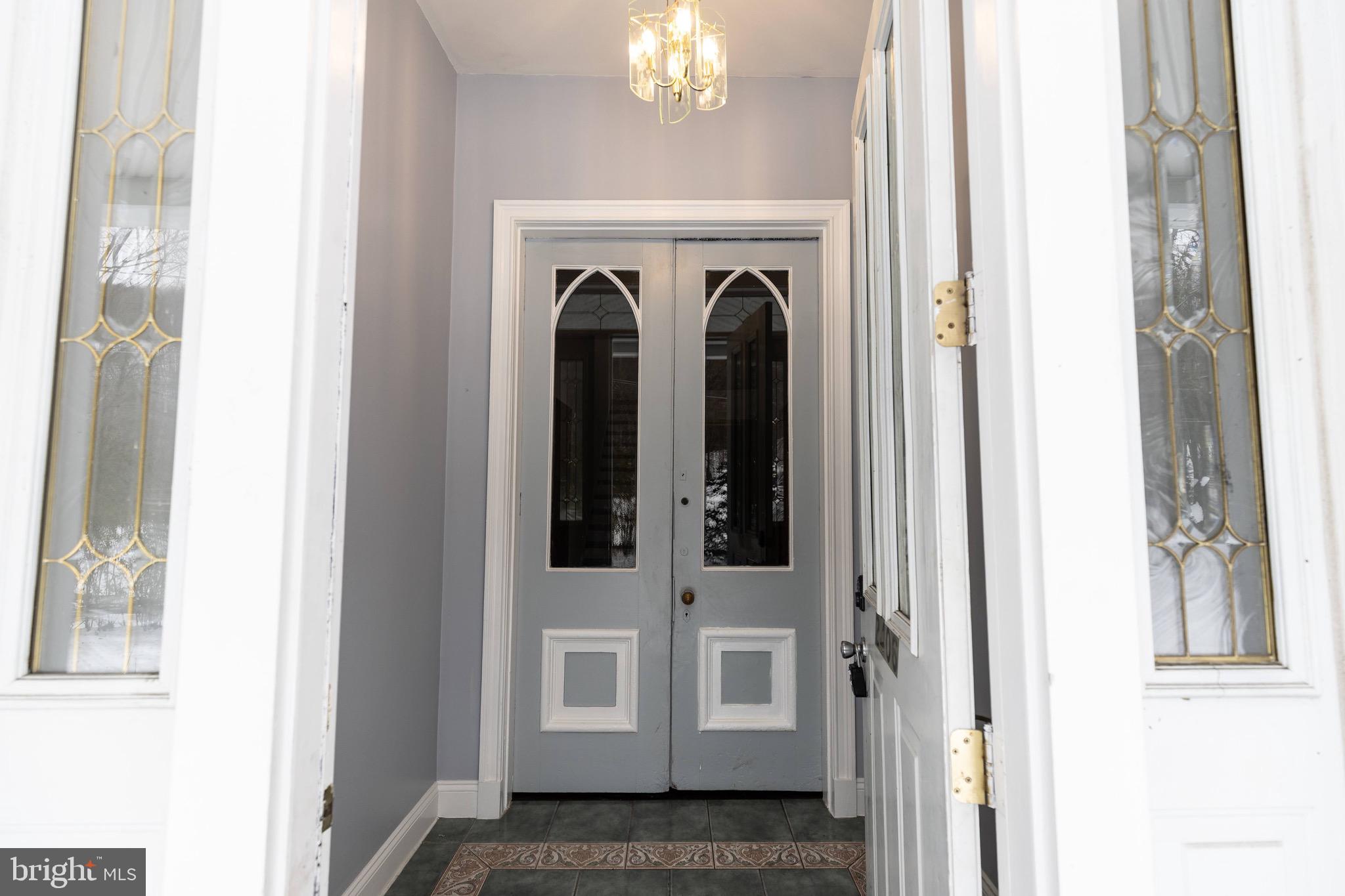 2406 RAILROAD STREET