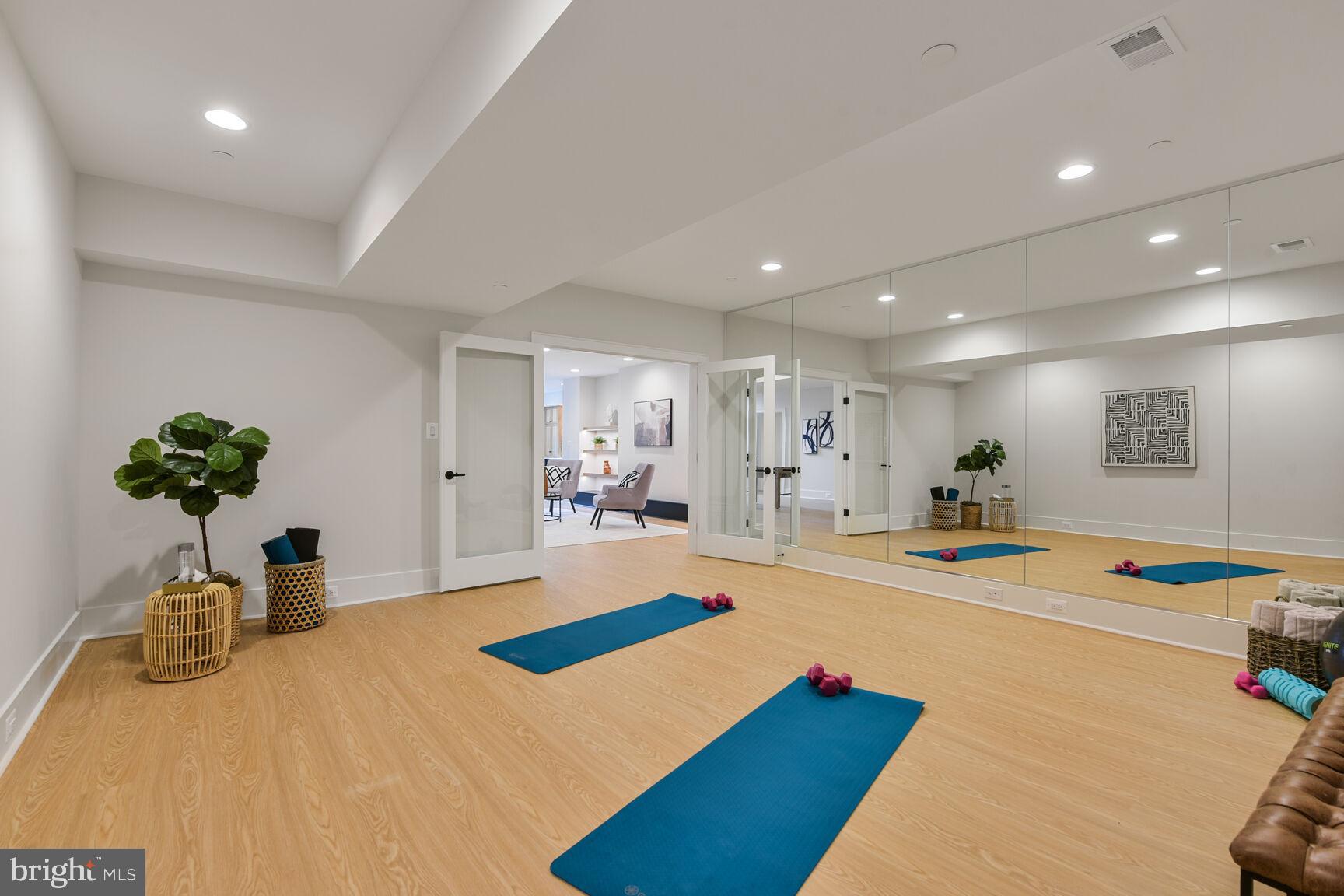 KENWOOD PARK - Residential