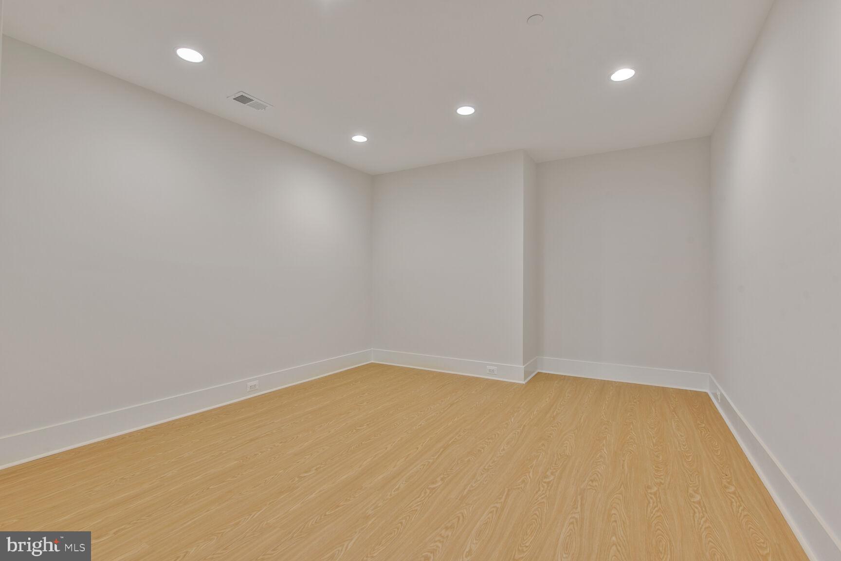 KENWOOD PARK - Residential