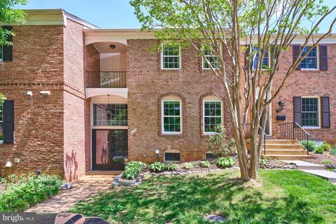 Photo of 3153 Fairbury Lane, FAIRFAX, VA 22031 (MLS # VAFX2304846)