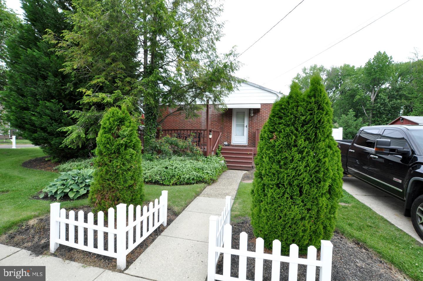 628 MERCER STREET
