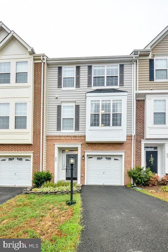 POTOMAC STATION - Residential Lease