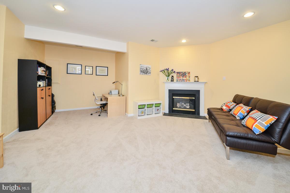 POTOMAC STATION - Residential Lease