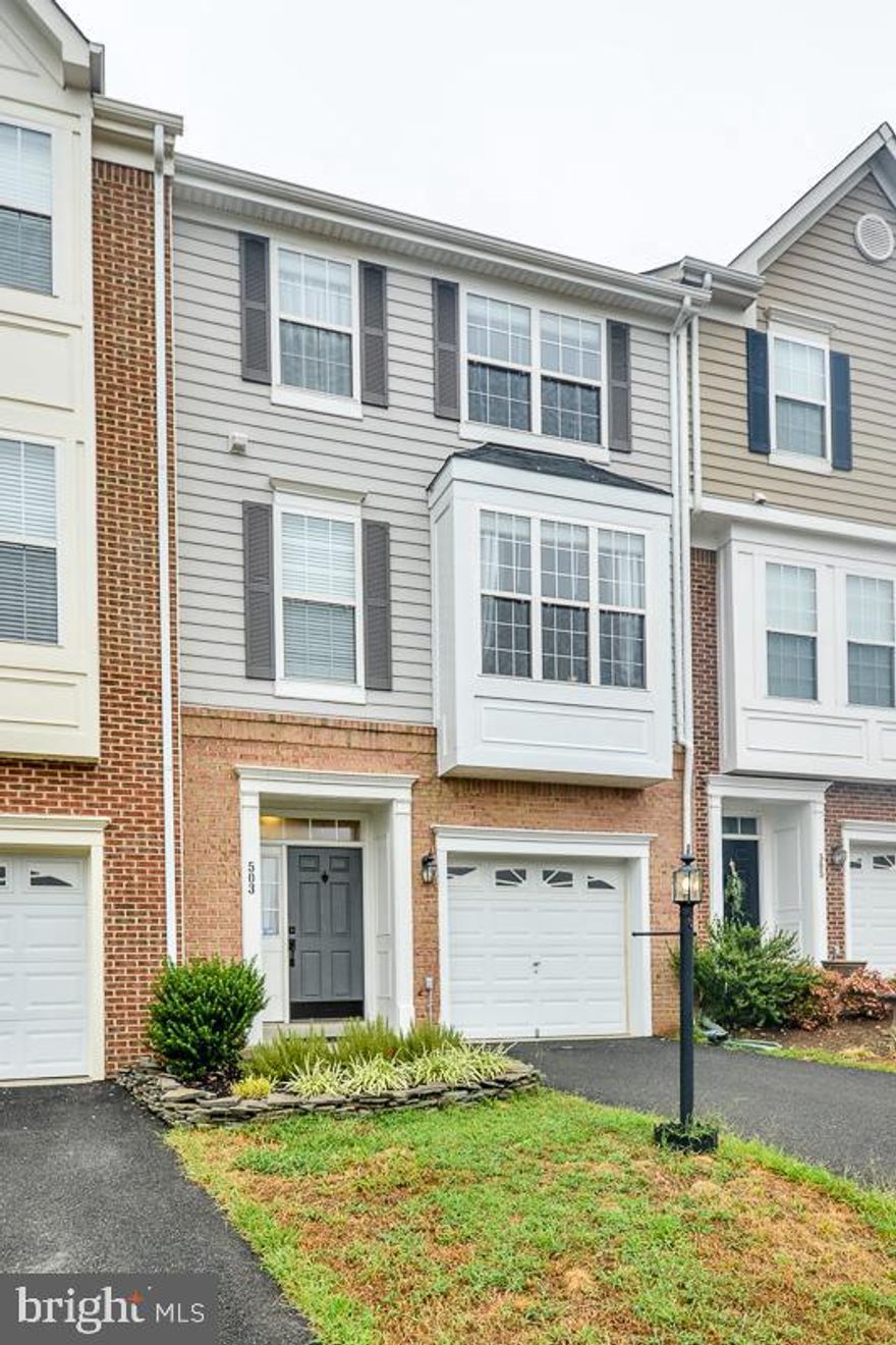 Beautiful Potomac Station move-in ready light & bright TH w/ 9 ft ceilings, gleaming Hardwood Flrs*Liv Rm w/built-in storage bench*Din & Sun rm lead to 2-tiered Trex deck*Gourmet kitchen w/ 42" wood cabinets, Granite counters, pantry, recessed & over/under counter lighting*Upstairs master w/vaulted ceiling, soaking tub, dual vanities, sep shower & walk-in closet.*AVAILABLE 3.3.2020**This home is professionally managed by Chambers Theory Property Management.*Please contact Marci Huber for details on viewing & applying for this home.*MHuber@ChambersTheory.com or call 803.920.0213
