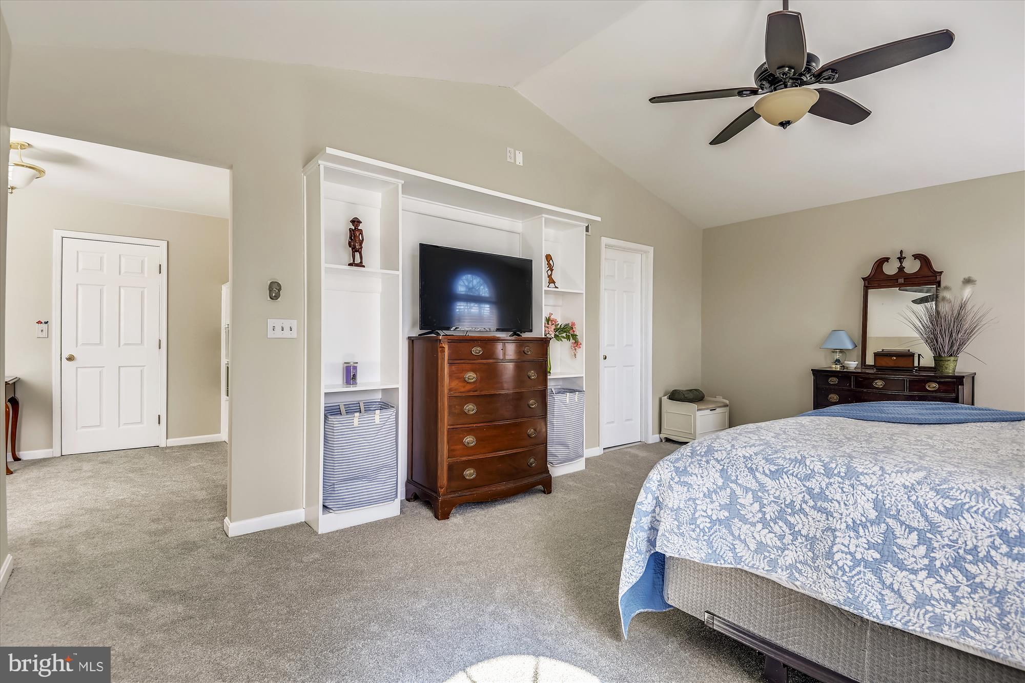 HUNTERS RUN - Residential